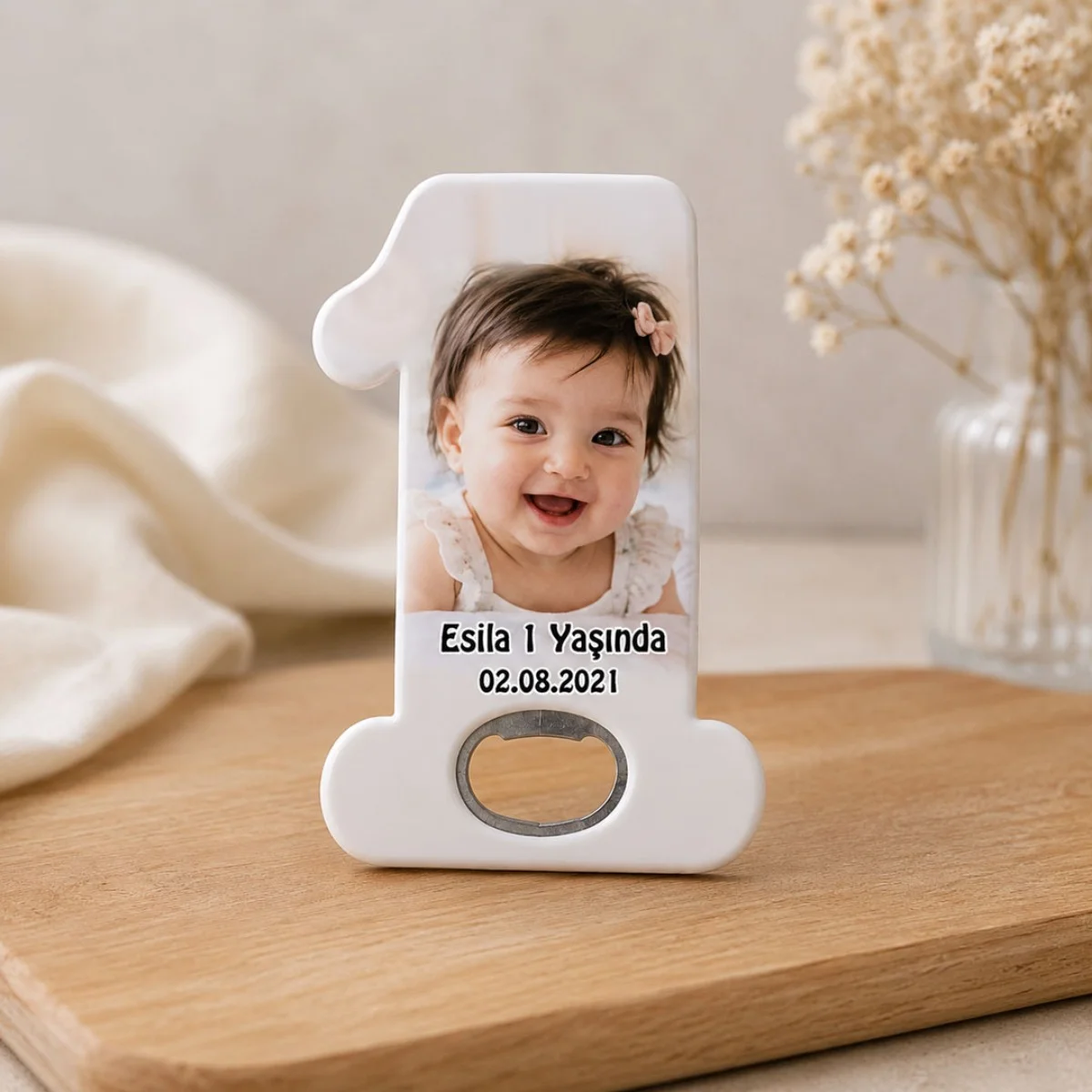 Kişiye Özel Fotoğraflı 1 Yaş Doğum Günü Magnet Şişe Açacağı – 1 Rakamı Tasarımlı İsme Özel Bebek Hatırası - Kişiye Özel | Bicazip - 3. görsel