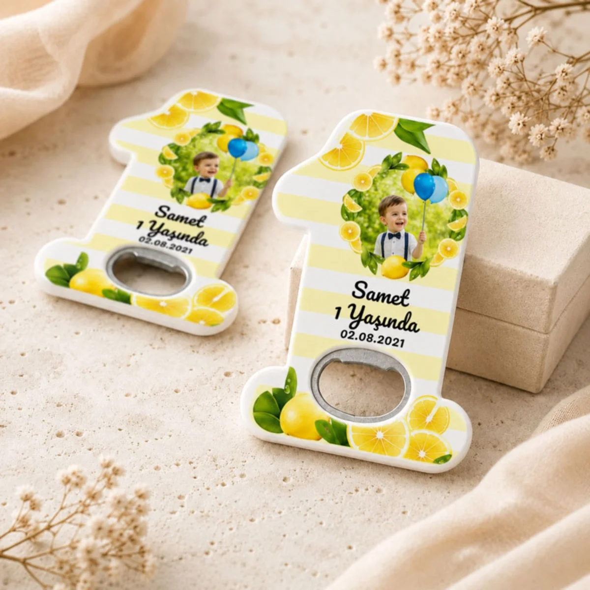 Kişiye Özel Fotoğraflı Limon Konseptli 1 Yaş Magnet Şişe Açacağı – Sarı Limon Temalı Bebek Doğum Günü Hediyeliği - Kişiye Özel | Bicazip - 2. görsel